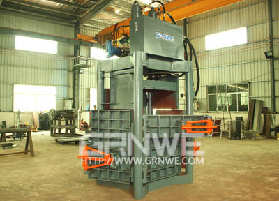 Vertical Hydraulic Baler